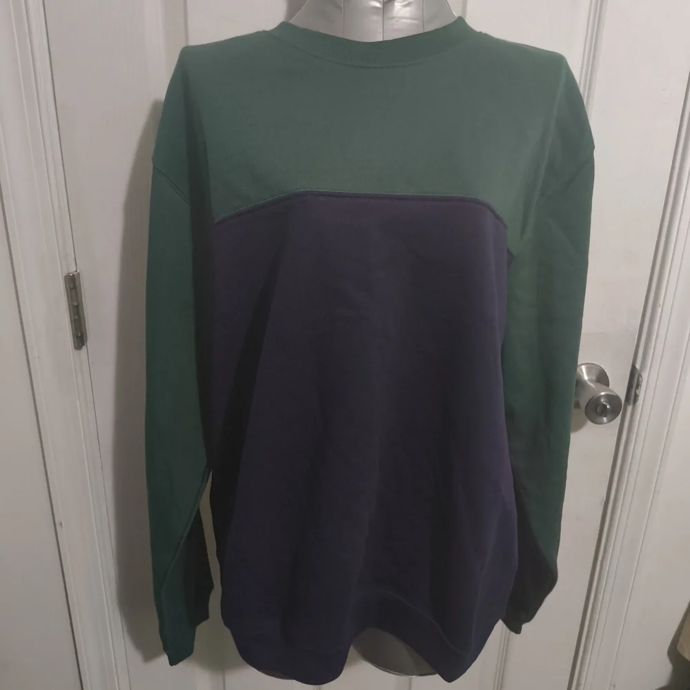 Elegant Two-Tone Crewneck Sweater